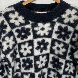 SO Fuzzy Floral Sweater Cropped Pullover Soft Thick Knit Womens M Black White